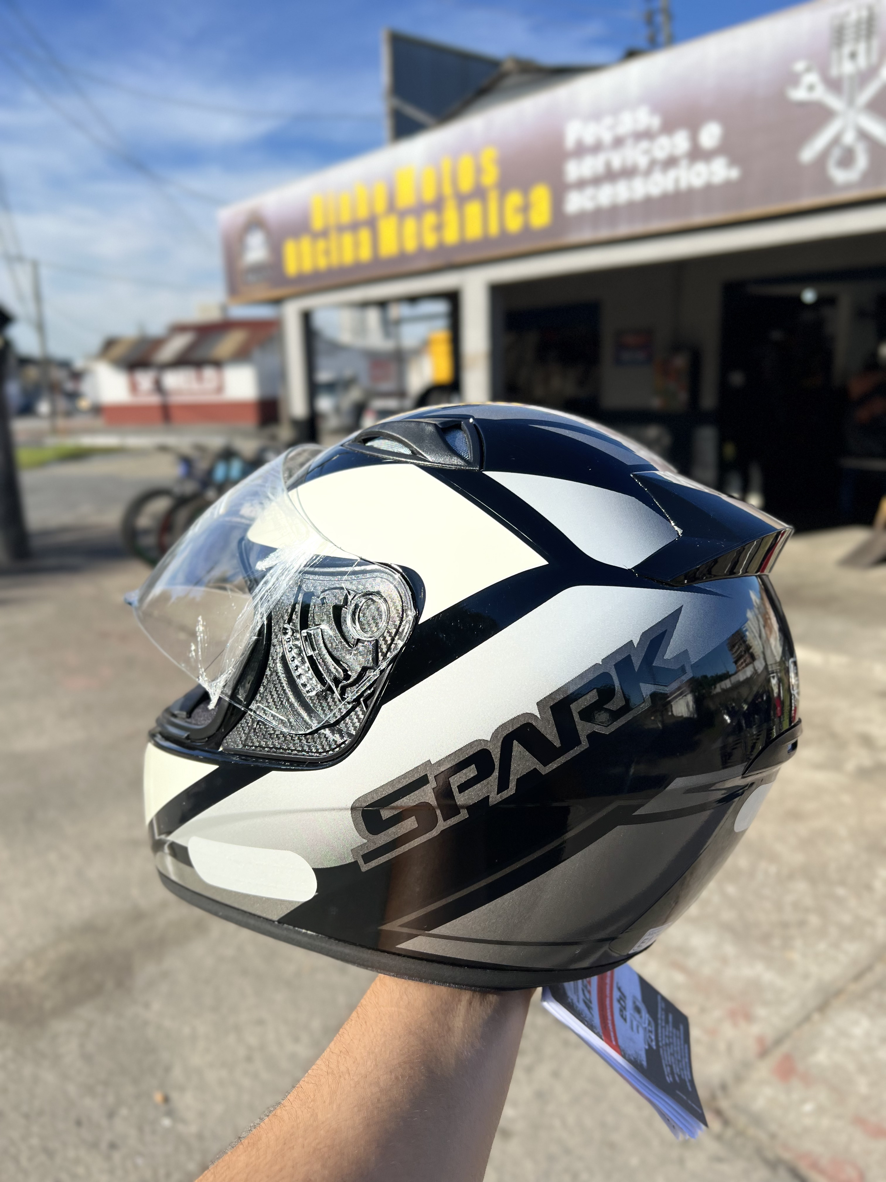 Capacete Spark preto e branco à venda na Dinho Motos